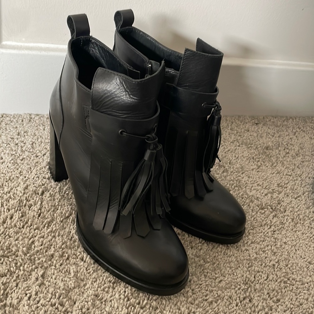 Eclat‎ Black Boot With Buckle Detail+tassel
